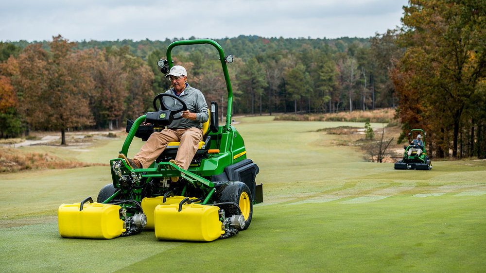 John Deere presenta le nuove triple PrecisionCut e E-Cut 2750 Hybrid